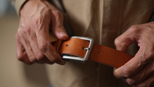 Ledergürtel-Qualität: Worauf du bei einem Gürtel ohne Löcher achten solltest